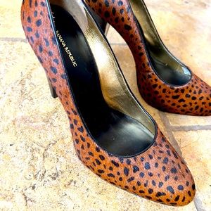 Spotted leopard print Banana Republic heels! Size 10.